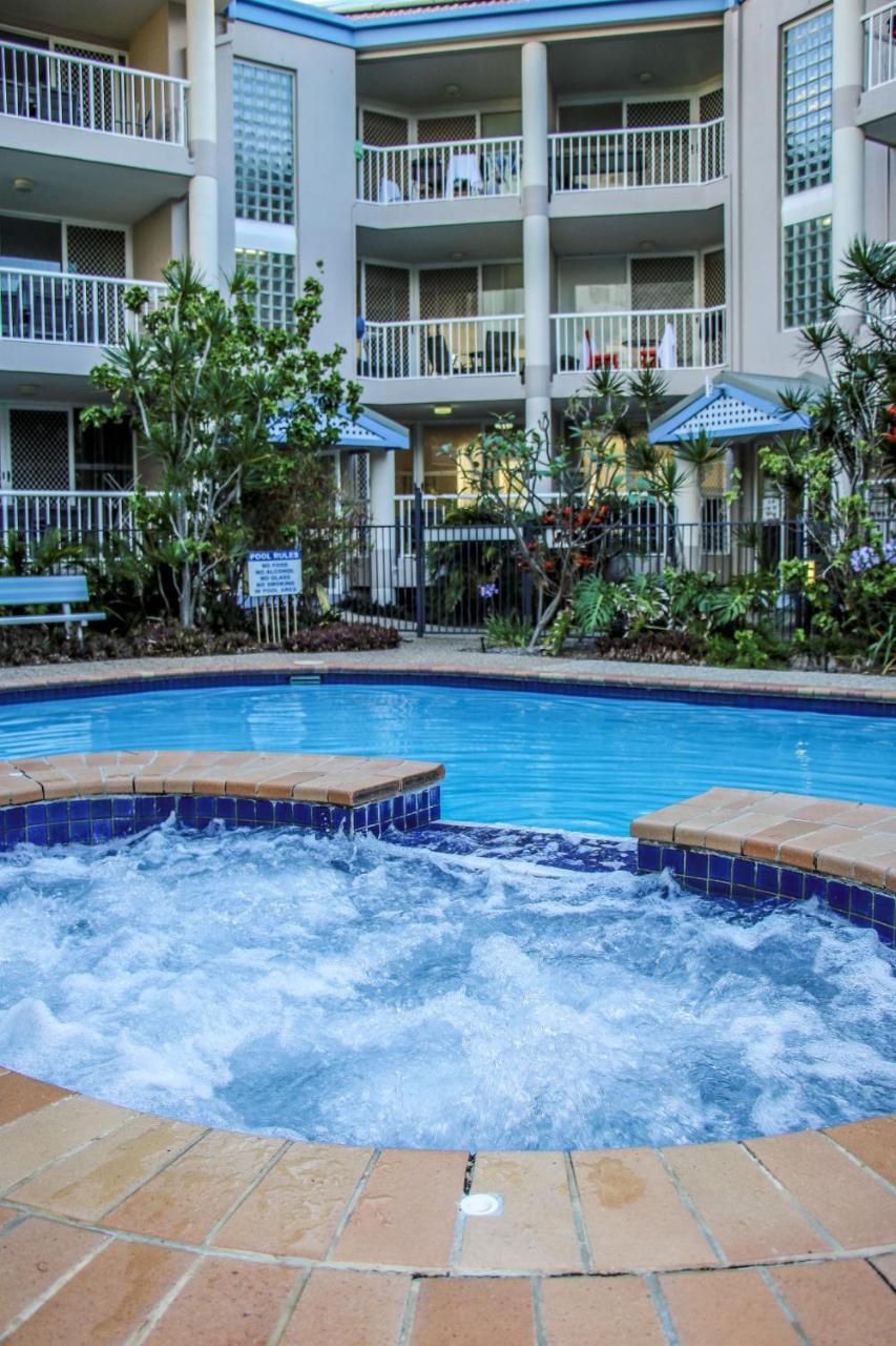Surfers Beach Holiday Apartments โกลด์โคสต์ ภายนอก รูปภาพ