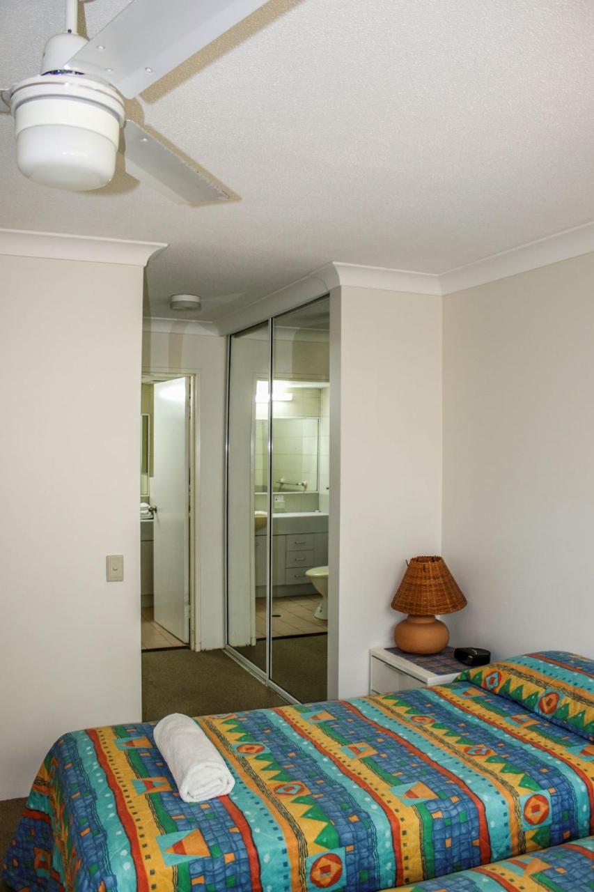 Surfers Beach Holiday Apartments โกลด์โคสต์ ภายนอก รูปภาพ