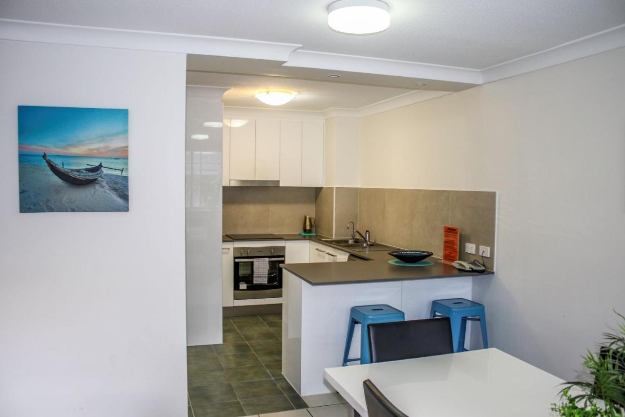 Surfers Beach Holiday Apartments โกลด์โคสต์ ภายนอก รูปภาพ