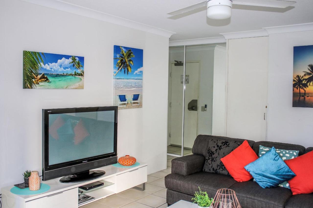 Surfers Beach Holiday Apartments โกลด์โคสต์ ภายนอก รูปภาพ