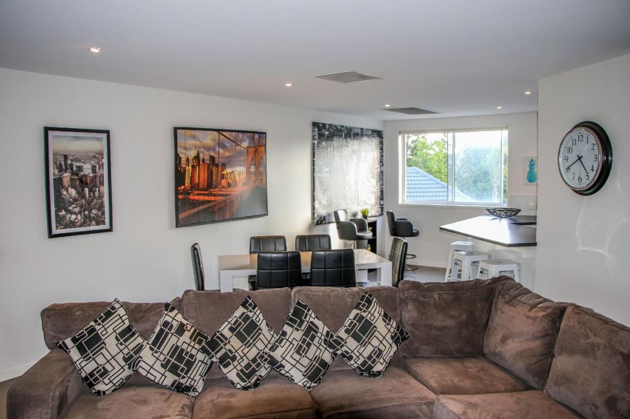 Surfers Beach Holiday Apartments โกลด์โคสต์ ภายนอก รูปภาพ